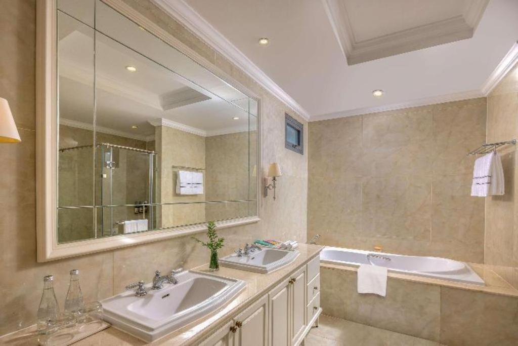 Vinpearl Discovery Rockside Nha Trang Exterior photo